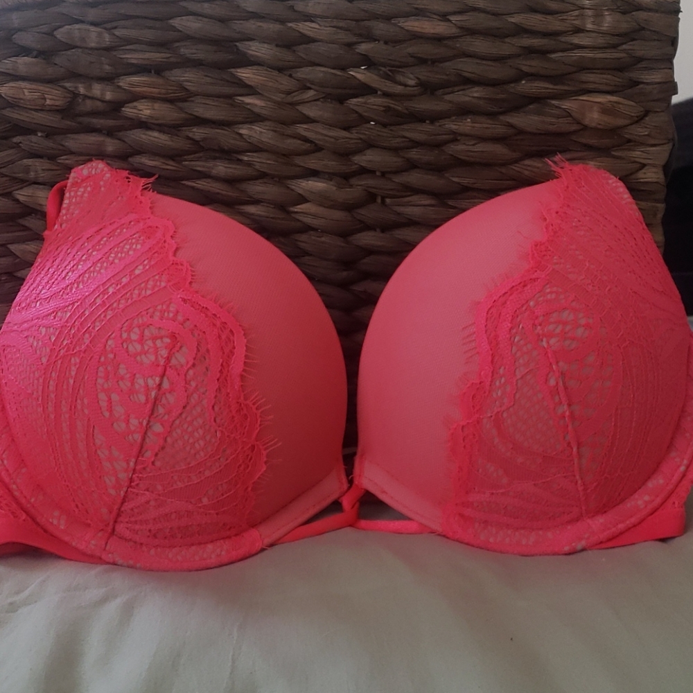 Victoria secret bombshell